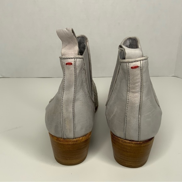 Jp David‎ Leather Chelsea Booties. - Picture 3 of 13